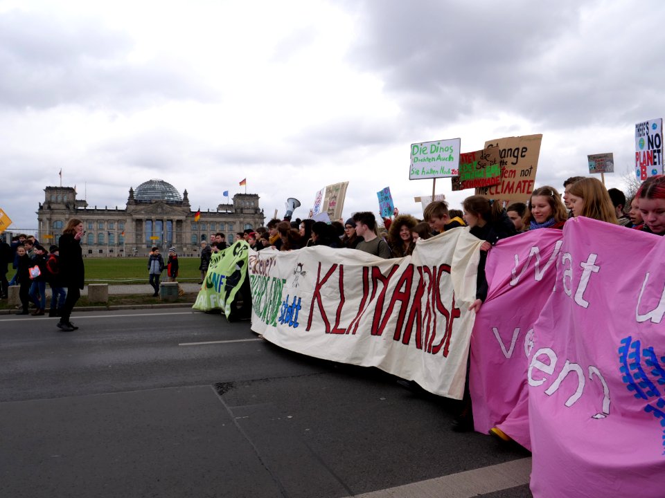 Front banner of the FridaysForFuture demonstration Berlin 15-03-2019 49