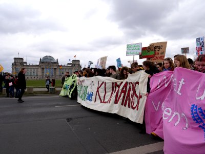 Front banner of the FridaysForFuture demonstration Berlin 15-03-2019 49