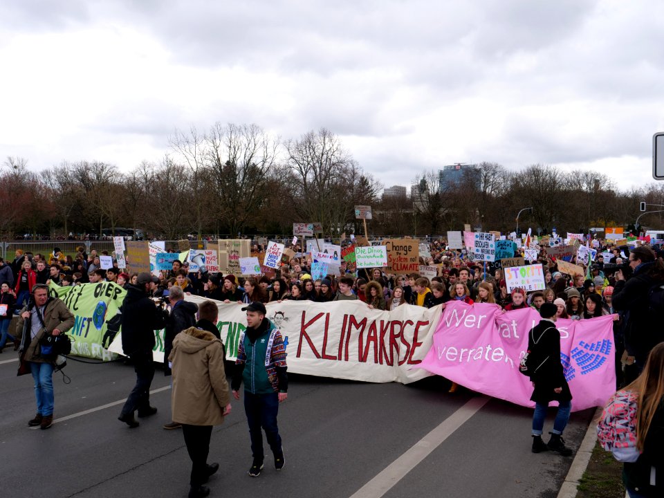 Front banner of the FridaysForFuture demonstration Berlin 15-03-2019 45