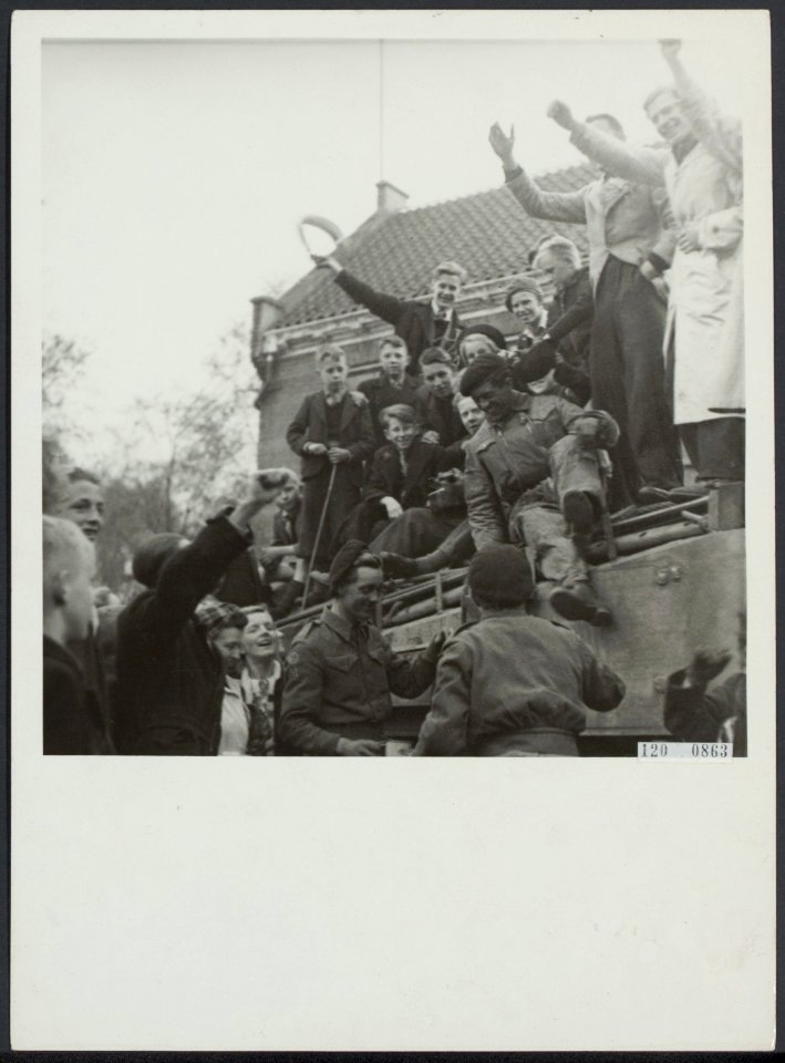 Front in Noord-Oost Nederland. Reportage uit Enschede en Hengelo van de strijd i, Bestanddeelnr 120-0863