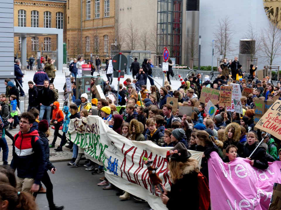 Front banner of the FridaysForFuture demonstration Berlin 15-03-2019 70