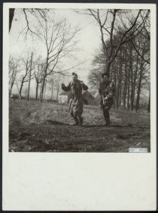 Front Noord-Oost Nederland. Reportage uit Enschede en Hengelo van de strijd in d, Bestanddeelnr 120-0930