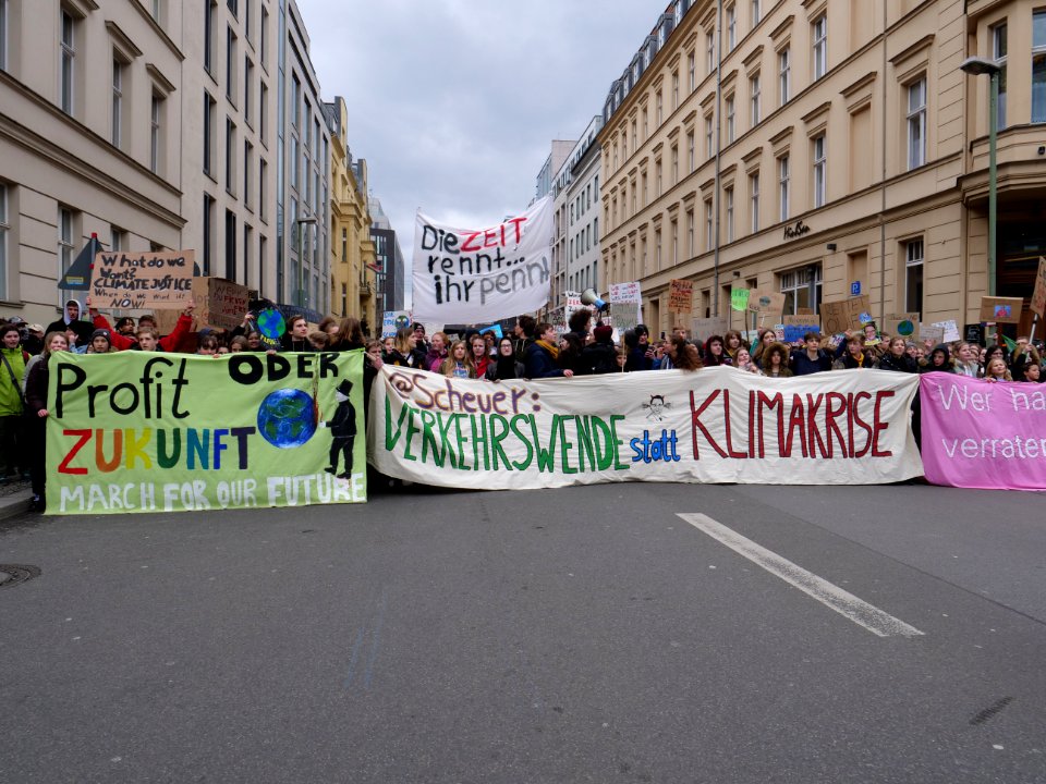 Front banner of the FridaysForFuture demonstration Berlin 15-03-2019 63