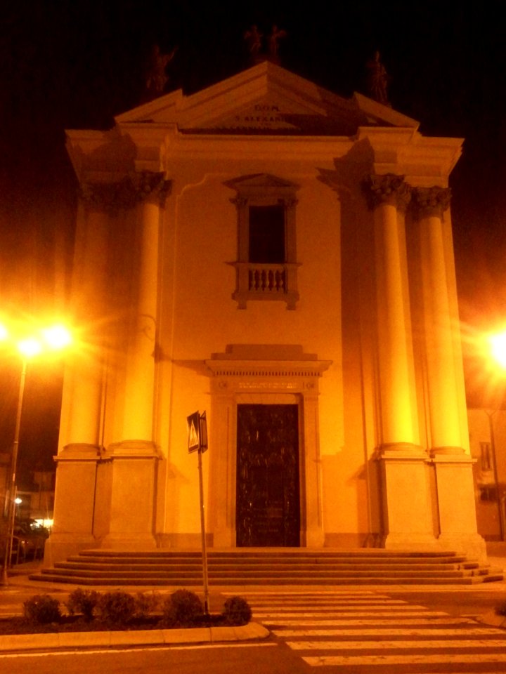 Frontale chiesa Paladina di notte