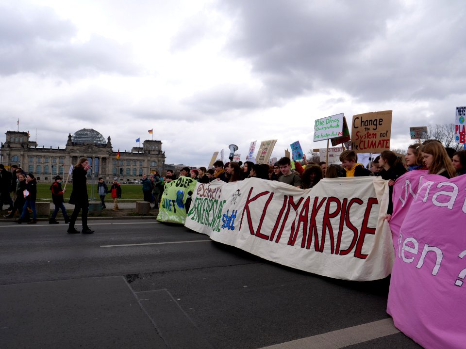 Front banner of the FridaysForFuture demonstration Berlin 15-03-2019 47
