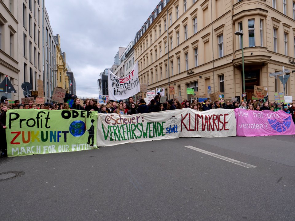 Front banner of the FridaysForFuture demonstration Berlin 15-03-2019 64