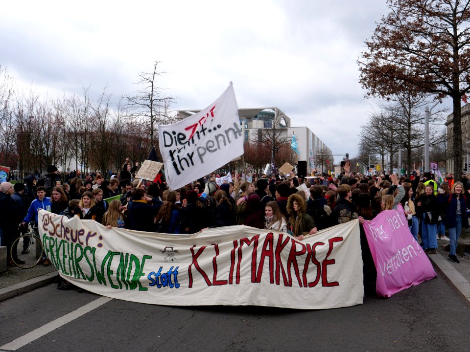 Front banner of the FridaysForFuture demonstration Berlin 15-03-2019 55
