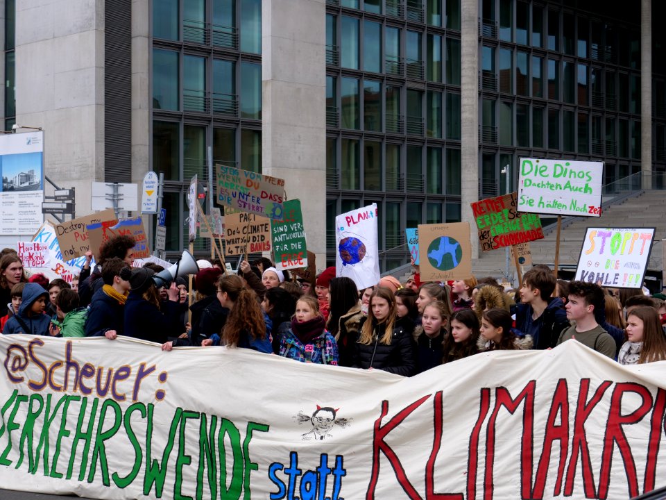 Front banner of the FridaysForFuture demonstration Berlin 15-03-2019 44
