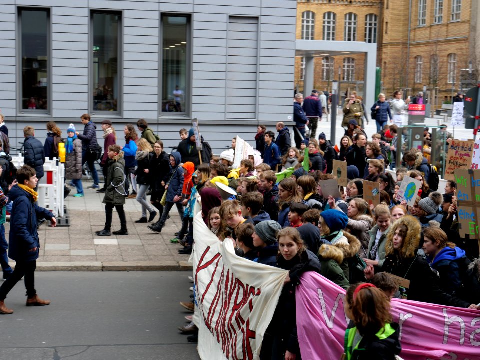 Front banner of the FridaysForFuture demonstration Berlin 15-03-2019 71