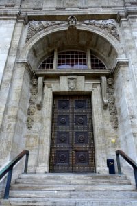 Front entry - Hessisches Landesmuseum Darmstadt - Darmstadt, Germany - DSC09862