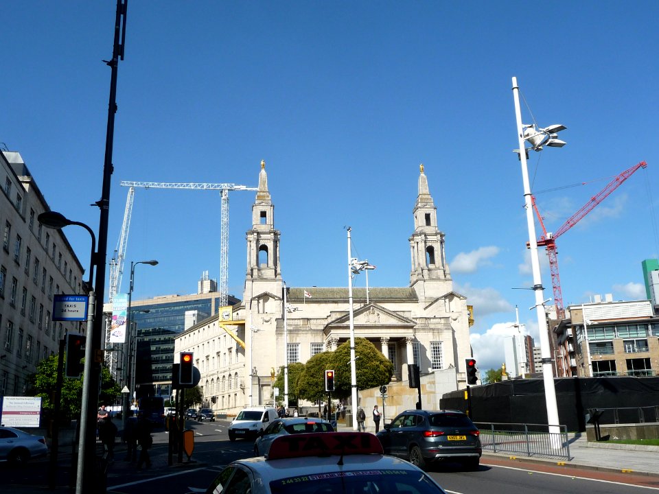 Front elevation, Leeds Civic Hall 03