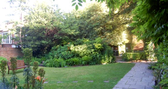 Friends Meeting House, 16 Colebrook Street, Winchester (NHLE Code 1350680) (June 2019) (Garden)