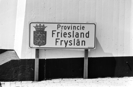 Friesland tweetalig bord langs de weg Provincie Friesland - Fryslan, Bestanddeelnr 932-6271
