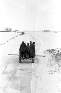 Friesland maakt voorbereidingen voor de Elfstedentocht, tussen Berlikum en St A, Bestanddeelnr 914-7099