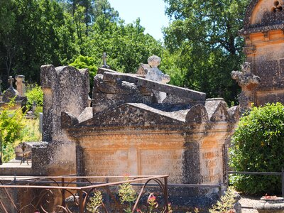 Old cemetery roussillon tomb