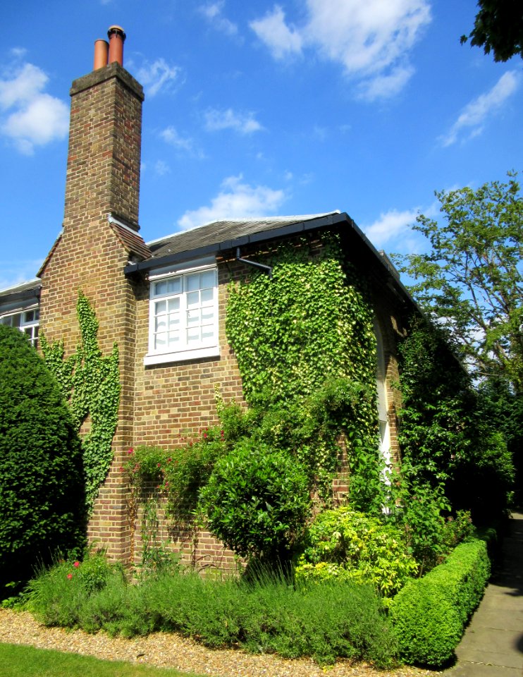 Friends Meeting House, Claremont Road, Esher (NHLE Code 1030244) (June 2015) (3)