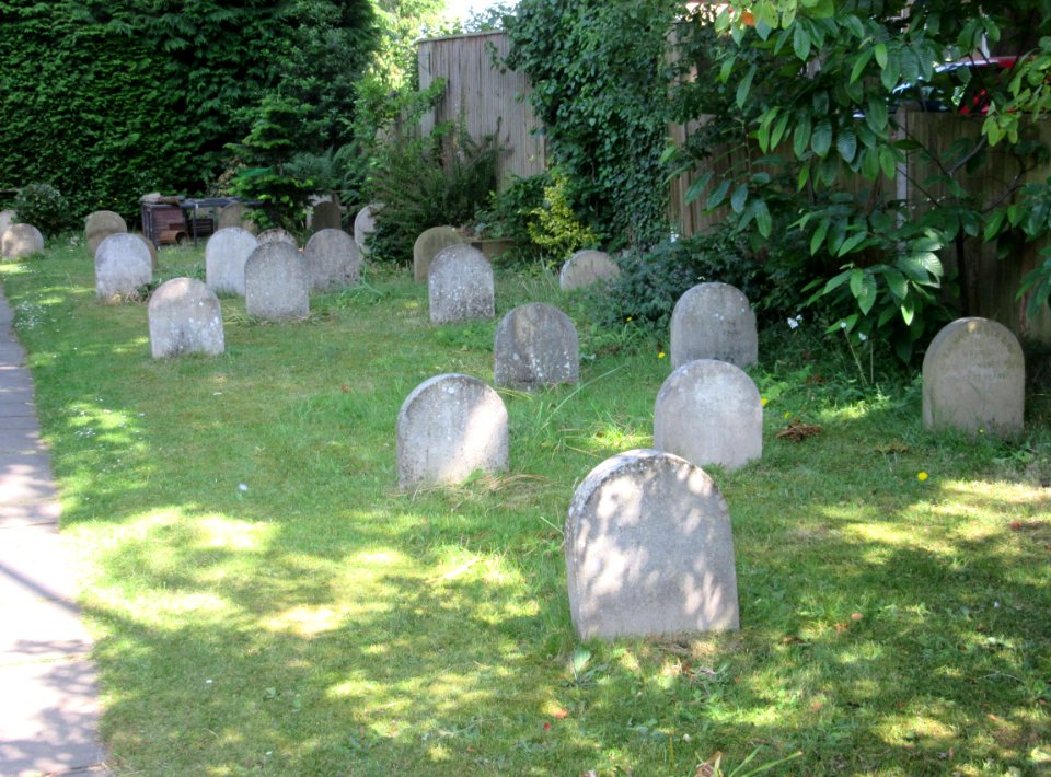 Friends Meeting House, Claremont Road, Esher (June 2015) (Graveyard)
