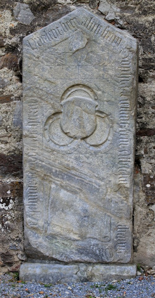 Friesach - Heiligblutkirche - Wappengrabstein der Äbtissin Sophia Reifnitz
