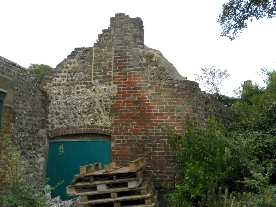 Garden Walls at Preston Manor, Preston Drove, Preston Village, Brighton (NHLE Code 1380751) (September 2011) (1)