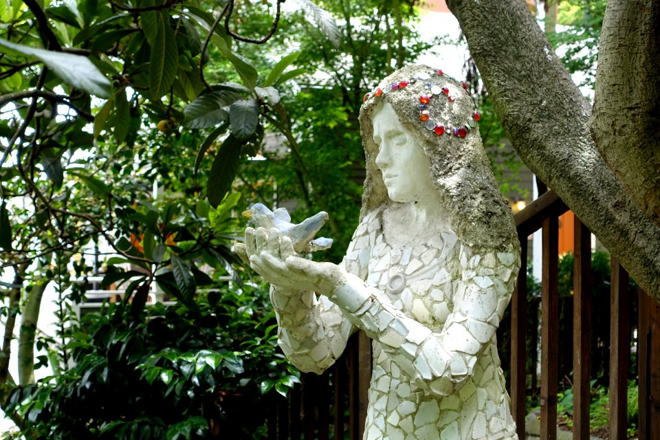 Garden statue beside Filbert Steps - San Francisco, CA - DSC04699