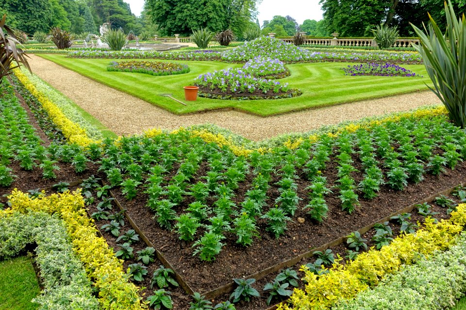 Gardens - Waddesdon Manor - Buckinghamshire, England - DSC07865