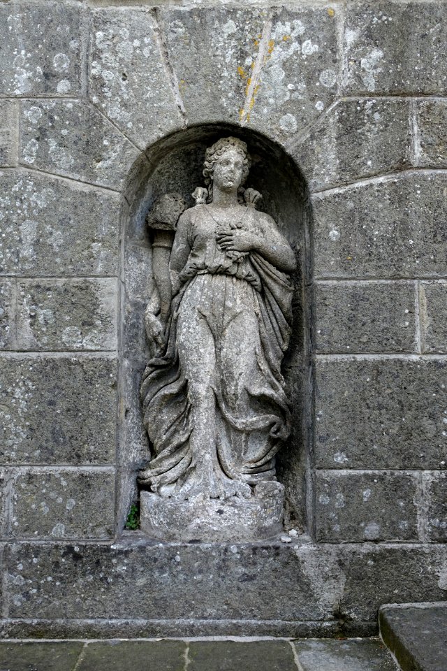 Garden statue - Villa Lante, Bagnaia, Italy - DSC01799