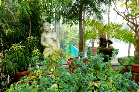 Garden statue - Lyman Plant House, Smith College - DSC01953