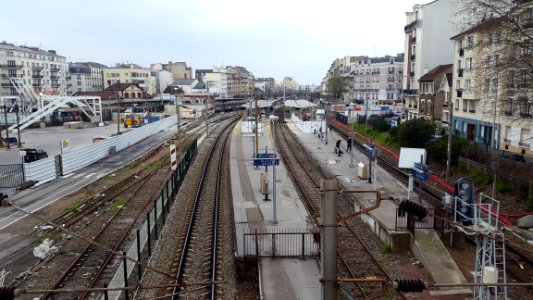 Gare de Bécon, Courbevoie, France 01