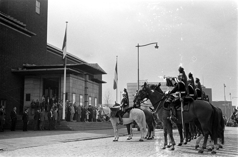 Gardes Republicaines in Rotterdam De Fransen maaken een tocht door de havenstad, Bestanddeelnr 915-4866