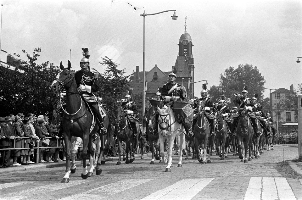 Gardes Republicaines in Rotterdam De Fransen maaken een tocht door de havenstad, Bestanddeelnr 915-4865