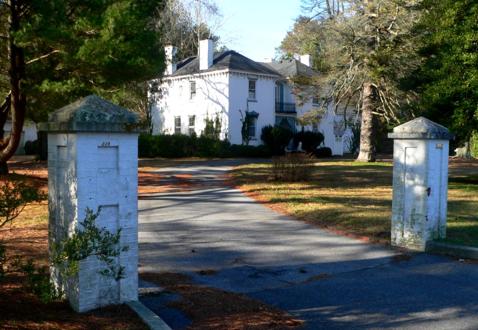 Gardiner Wright mansion from E long 1
