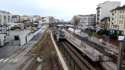 Gare de Bécon, Courbevoie, France 02