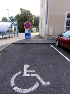 Gare de Montbazon place handicapé