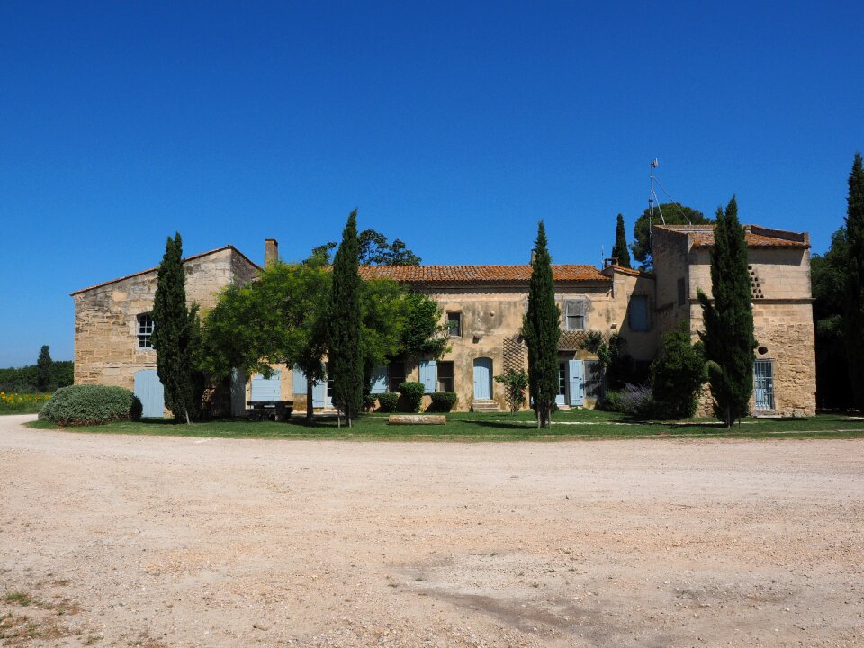 Manor building mas du pont de rousty