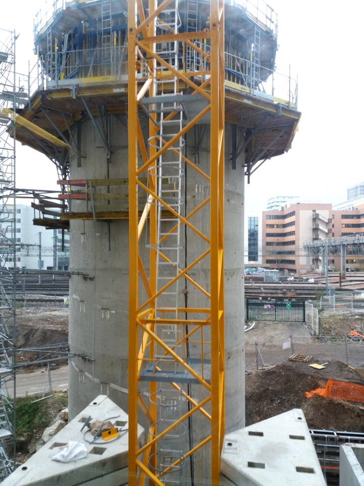 Gare de Lyon-Part-Dieu - Construction du futur parking des voitures de location, pile de la rampe d'accès sud 2