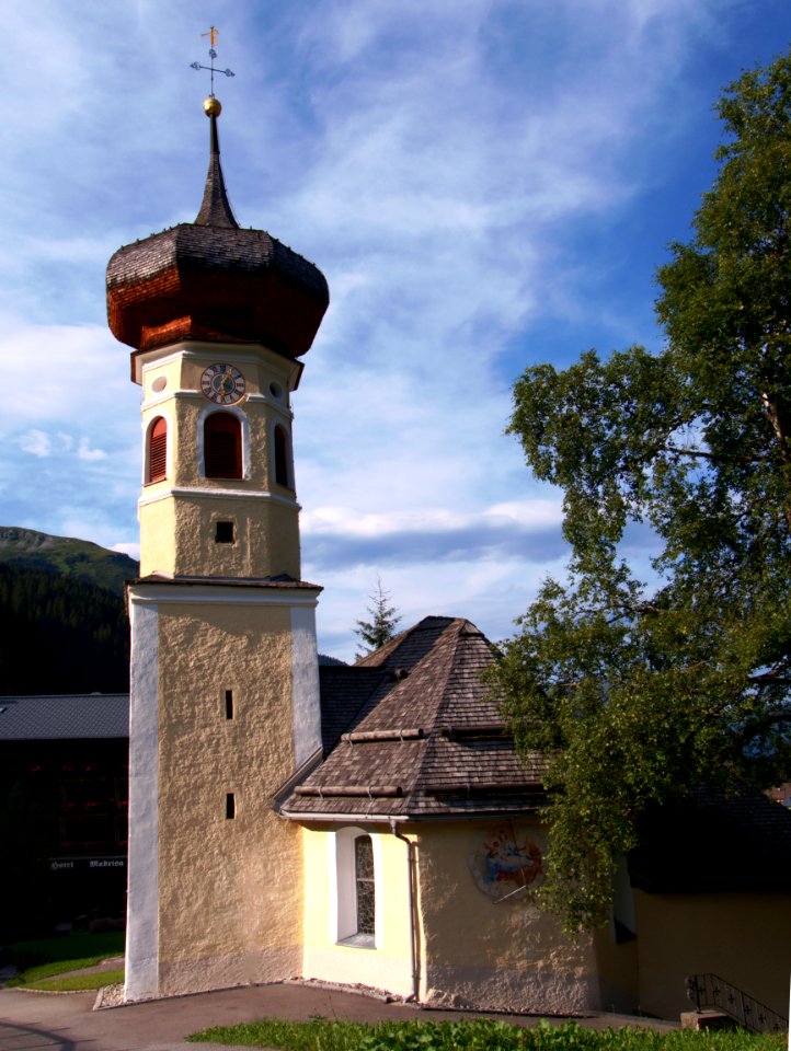 Gargellen-kirche-aussen2d