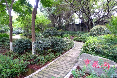 Garden with marker - Chengdu Botanical Garden - Chengdu, China - DSC03716