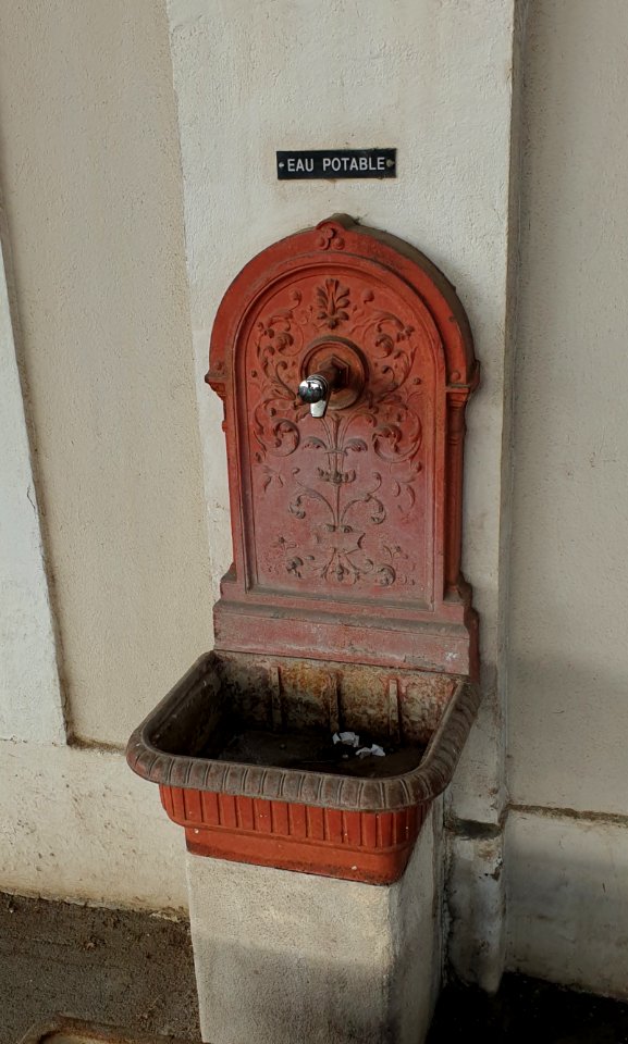 Gare de Saint-Germain-des-Fossés- fontaine