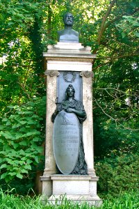 Garfield bust Fairmount