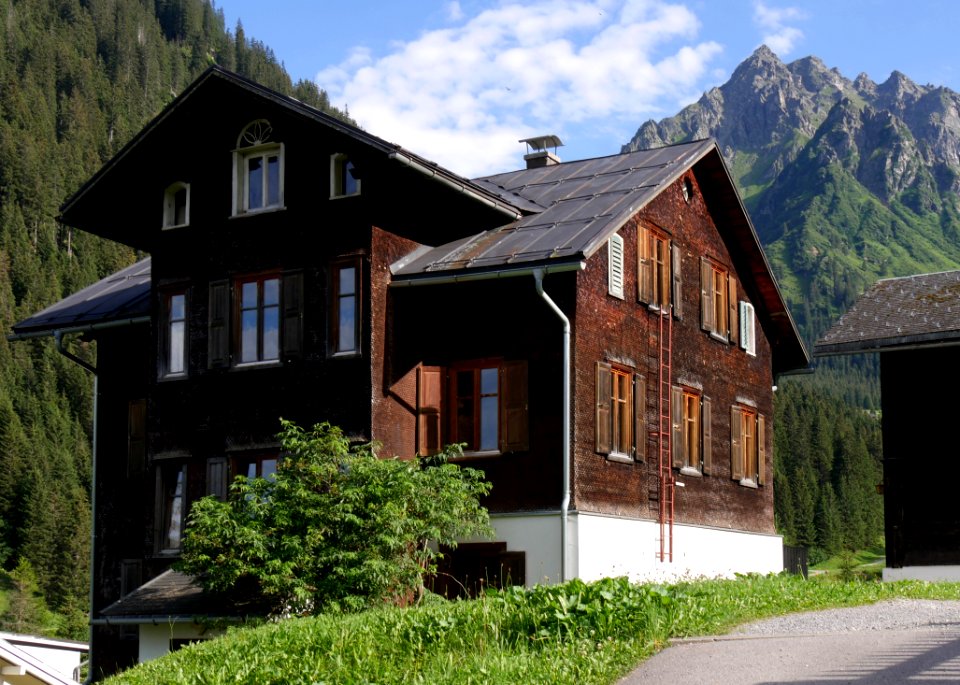 Gargellen-haus-neben-kirche1b