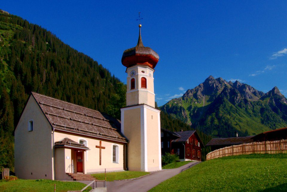 Gargellen-kirche-aussen1