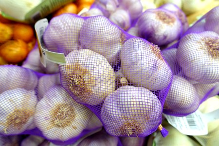 Garlic in purple netting 2 - Madrid, Spain - DSC08823