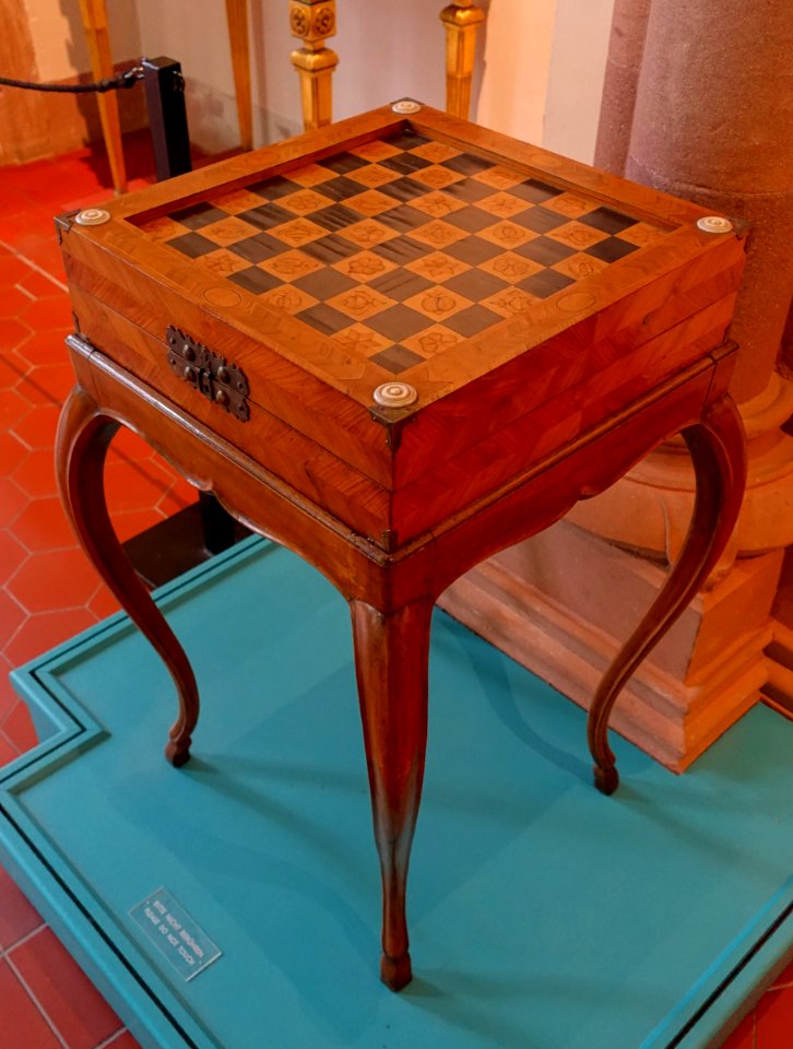 Game table, Southern Germany (Mainfranken), 1730-1735, walnut, veneers of walnut, rosewood, yew, ebony, mahogany, ivory - Germanisches Nationalmuseum - Nuremberg, Germany - DSC03021
