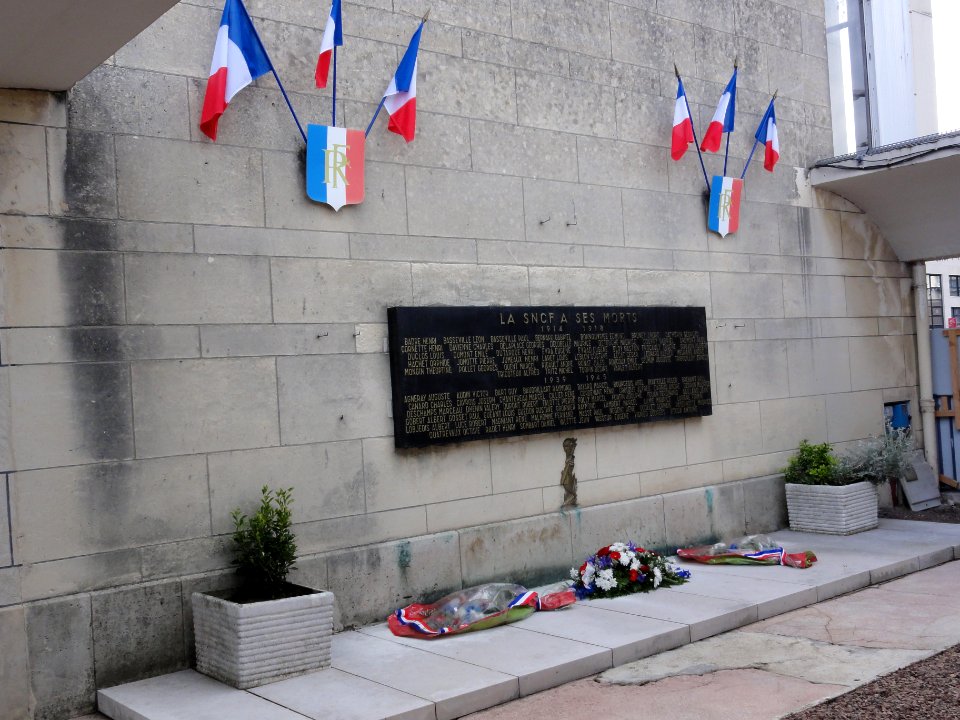 Gare de Laon, memorial La SNCF à ses morts