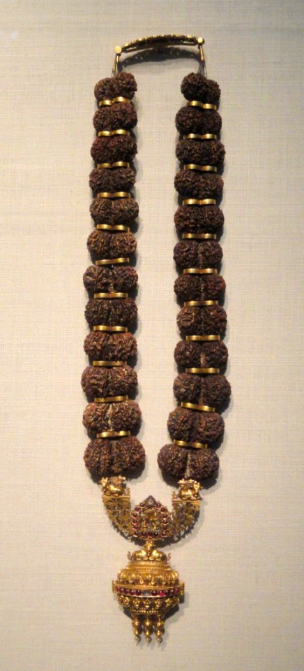 Garland of sacred double seeds, late 19th to early 20th century, Tamil Nadu, India, gold, double rudraksha seeds, diamonds, rubies - Freer Gallery of Art - DSC05171