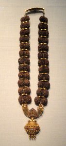 Garland of sacred double seeds, late 19th to early 20th century, Tamil Nadu, India, gold, double rudraksha seeds, diamonds, rubies - Freer Gallery of Art - DSC05171