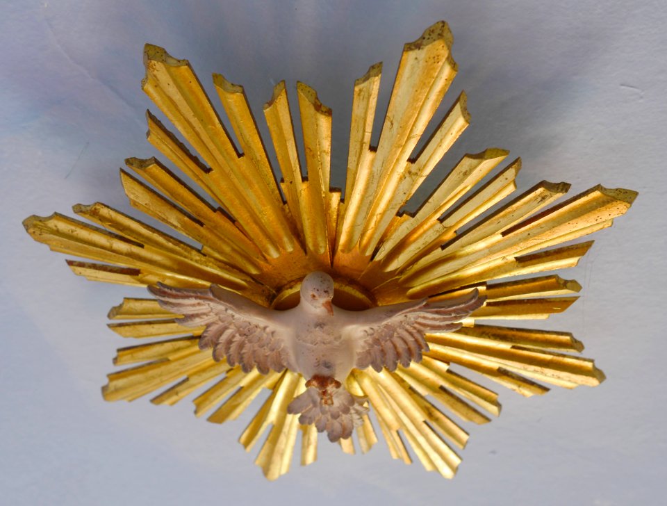 Gaissach.Reut.1A.Hauskapelle.Deckenstern.mit.Taubejpg