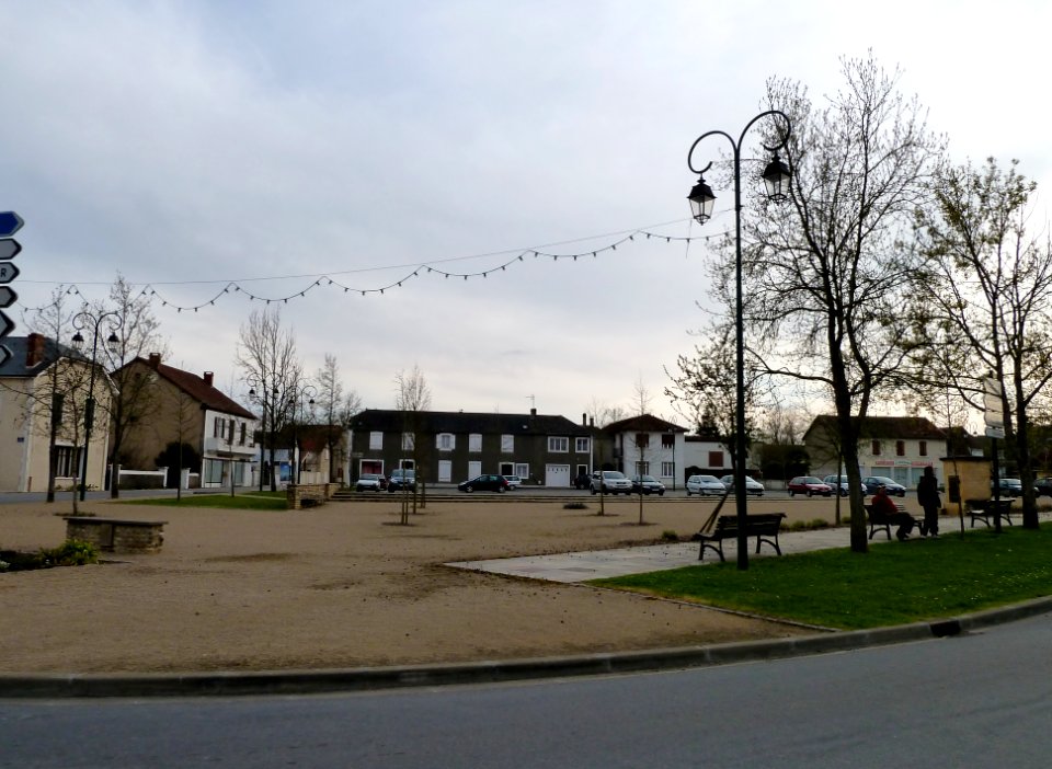 Garlin place centrale