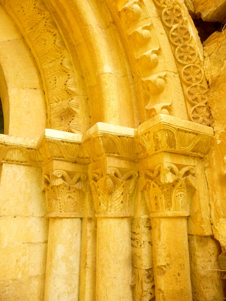 Gamarra Menor - Iglesia de la Natividad, portada románica 5
