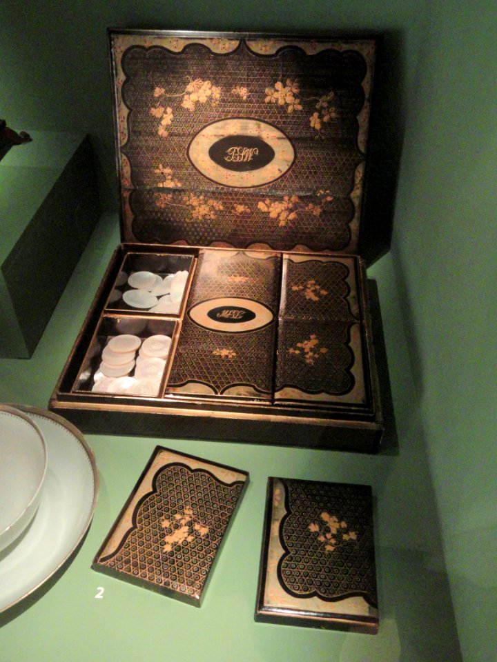 Gaming box, belonging to wife of Admiral Carl Olof Cronstedt, China, early 19th century - Museum of Cultures (Helsinki) - DSC04999